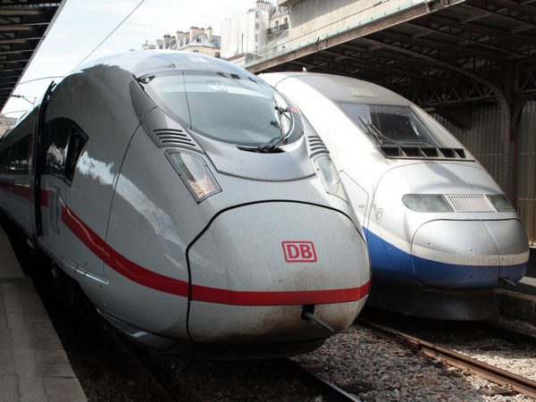 ドイツ鉄道のICEとフランス国鉄のTGV