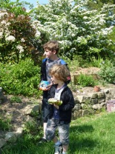 フランスの復活祭、イースターのお楽しみ♪「エッグ探し」子供たちに大人気！