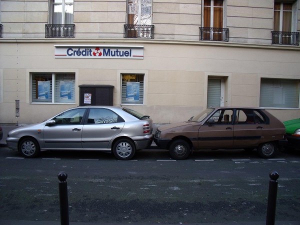 パリの縦列駐車