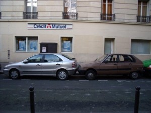 【パリの駐車場情報】フランス人の芸術的&驚愕の車庫入れテクニック
