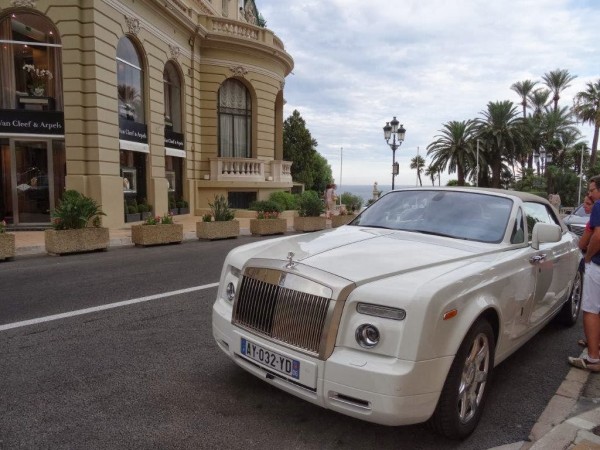 Monaco 輝く街並み 高級車 France 365 最新のフランス旅行情報 現地情報