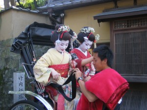 Maiko-costume_tourists_on_a_rickshaw_by_andrésmh_in_Kyoto