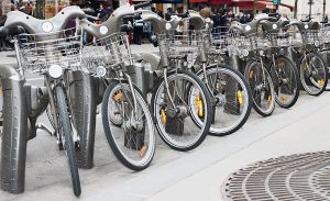 ６月10日　自転車シェアサービスVelib'　ストライキが理由の解雇は不当だと労働組合が抗議