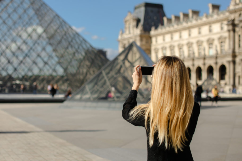 ルーヴル美術館のピラミッド 30周年を祝う France 365 最新のフランス旅行情報 現地情報