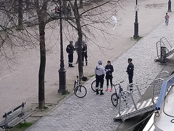 フランス外出禁止、警察のコントロール