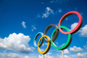 2024年パリオリンピック　予算厳守で会場変更  シャンゼリゼで開会式も？