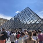 フランス経済コロナ禍でも堅調、雇用維持