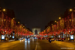 パリ　シャンゼリゼ大通りのイルミネーション11月21日に点灯