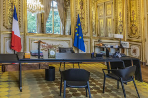 仏マクロン大統領、再選へようやく出馬表明　フランス国民へ書簡