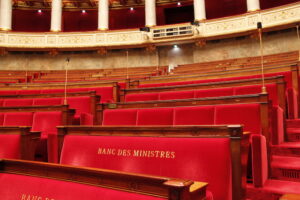 フランス国民議会選挙　極左極右台頭で与党は過半数維持できるか？　19日決戦投票