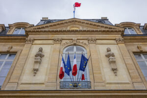 仏マクロン大統領インタビュー、ウクライナ武器支援、ガソリン不足、景気後退