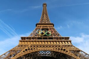 パリ五輪まであと３日　ルーブル・オルセー美術館の開館日に注意、選手村では段ボールベットがまた話題