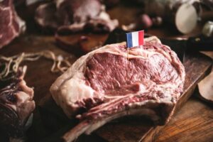 フランス人は肉を食べすぎ　「温暖化対策に半減を」動物保護団体が警鐘