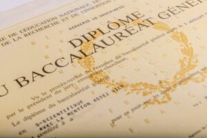 フランス 「バカロレア」は簡単になったのか？三世代に聞く