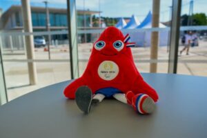 パリ五輪マスコット「フリージュ」　フランスで人気続くワケ