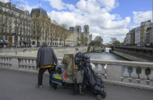 フランス　ホームレスへの喜捨、カード払いが可能に　学生が開発