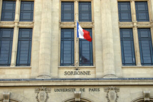 フランスへの留学生は「金食い虫」なのか？財政難で住宅補助打ち切りへ