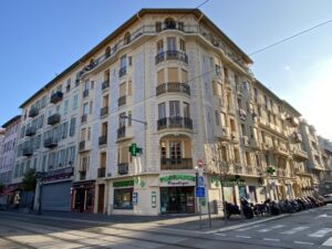 お土産にもおすすめ！フランスの薬局で買える優秀コスメブランド５選